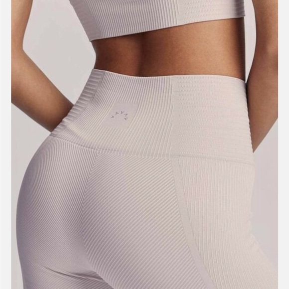 Anthropologie Leggings Seamless Design - Picture 14 of 15